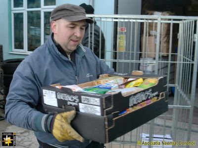 Food Donation
Food donation arriving at the AN warehouse in Romania.
Keywords: Dec13;Food-Donation