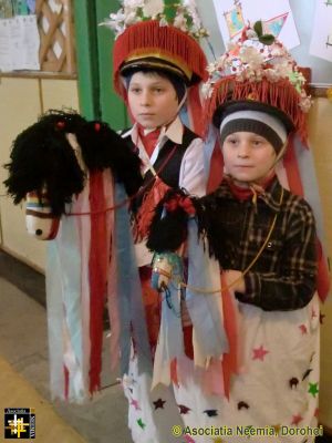 Seasonal Celebrations
The hobby-horse accompanies traditional singers to welcome in the new year.
Keywords: Dec13;Pub1401j;School-Balinti