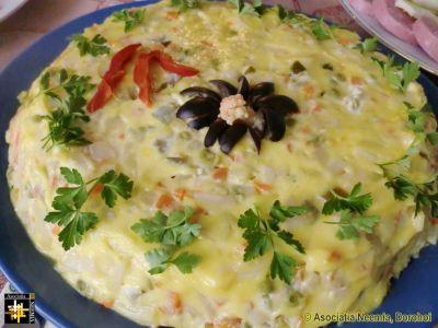 Romanian Dishes
Salata de boeuf: diced root vegetables in a creamy mayonnaise, garnished with parsley, sliced red pepper and olives.
Keywords: Dec13;Food