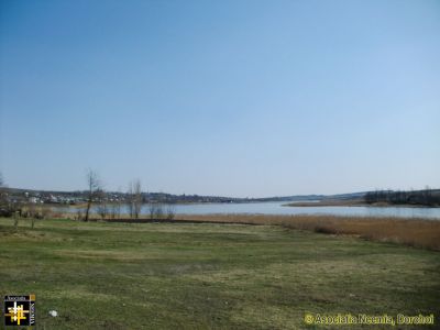 Lake at Havirna
View looking southwards from the Girben-Tataraseni road.
Keywords: Mar14;scenery