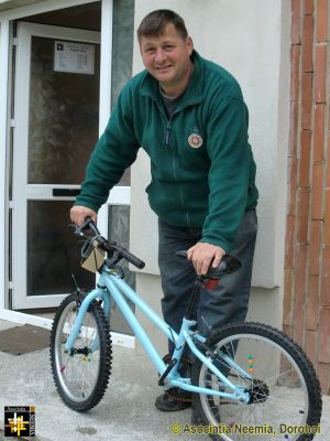 Donated Bicycle
Gheorghe collects a bike for his son.
Keywords: Apr14