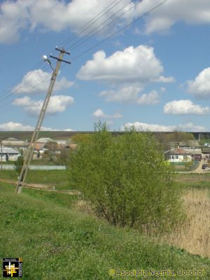 The horizon is horizontal - the pylon is precarious
Keywords: Apr14;scenery