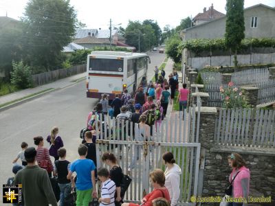 Children's Summer Camp at Voronet
Boarding the bus
Keywords: jun14;Camp2014