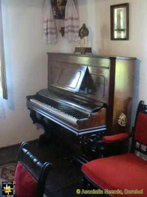 George Enescu
Piano in Georghe Enescu's childhood home
Keywords: Aug14;Enescu.G;scenes