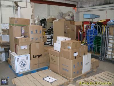 Goods at Billingshurst
Keywords: Sep14;Warehouses