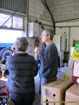 It's not all hard work!
Loading at Billingshurst
Keywords: Sep14;Warehouses