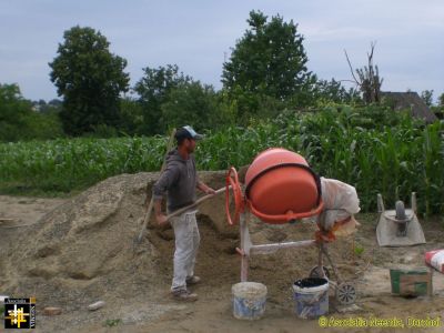 Vali Mans the Mixer
Keywords: jun15;Casa.Neemia