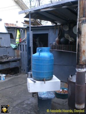 Home-made Water Heater
Ok for washing up - no good for coffee!
Keywords: Oct15