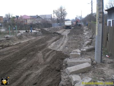 Making Good
The road outside the boys' house gets a make-over.
Keywords: Nov15;Casa.Neemia