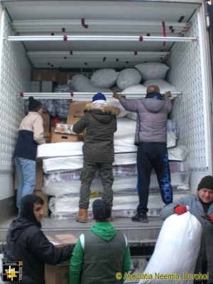 Unloading Team in Action
There are always many willing hands to help with unloading the lorries.
Keywords: Jan16;Load16-01;Pub1602f