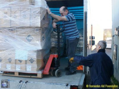 Donated Sanitary Ware
Howard and Clive performing a balancing act, with half a ton of toilets!
Keywords: Feb16;News1701j