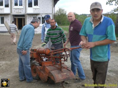 New Rotovator
A committee was convened in order to start the new rotovator.
Keywords: May16;Casa.Neemia