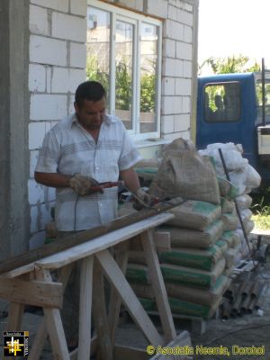 Casa Neemia - preparing the fence posts
Keywords: Jul16;Casa.Neemia