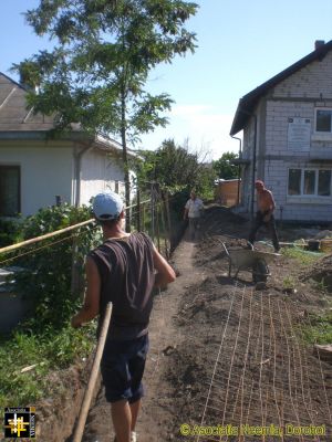 CasaNeemia - preparing the fence
Keywords: Jul16;Casa.Neemia