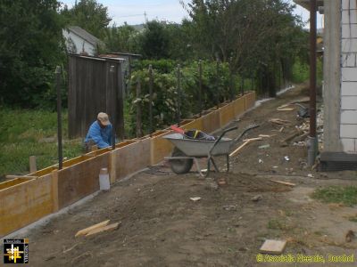 Checking the formwork for the new fence
Keywords: Jul16;Casa.Neemia