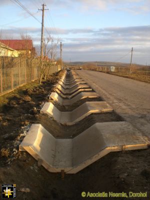 New Gutters, Romanian Style
Keywords: Nov16;scenes