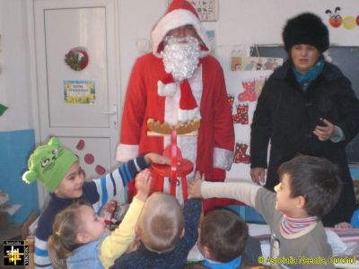 Santa sidelined ...
 ... just for a few minutes the reindeer upstaged Santa!
Keywords: dec16;jbox16