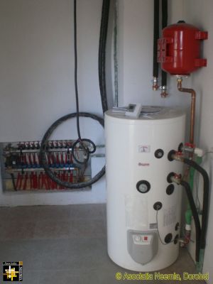 Casa Neemia: Hot water installation
Keywords: Feb17;pub1703m;Casa.Neemia