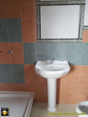 Casa Neemia - bathroom
Donated sanitary ware and wall tiles
Keywords: apr17;Casa.Neemia