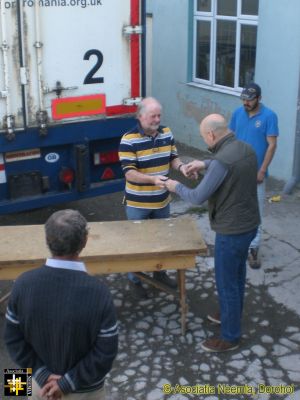 Handing over the keys of the Trailer
Keywords: may17;pub1705m;Load17-03