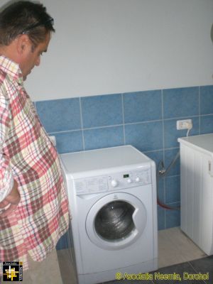 I've seen this programme before!
The laundry nears completion
Keywords: sep17;Casa.Neemia