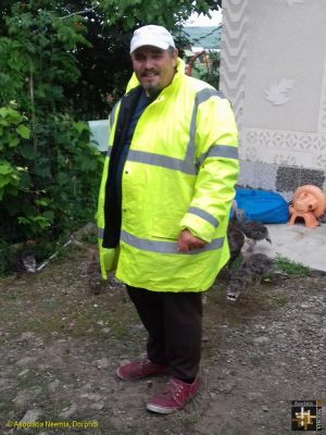 Wet-weather Fashion
Keywords: jul18;Hi-vis