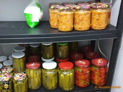 Preserved Vegetables
Vegetables grown at Casa Neemia and preserved for the residents
Keywords: aug19;pub1910o;pub2104a