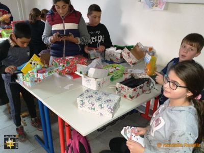 Christmas Gift Boxes
Keywords: Dec19