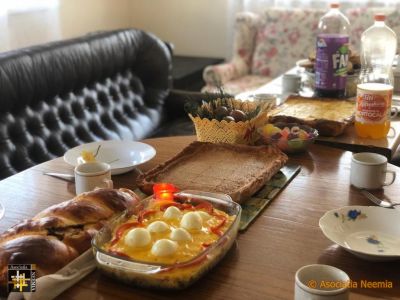 Fine Dining at Casa Neemia
Isolated but not hungry
Keywords: apr20;Casa.Neemia