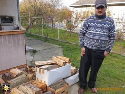 Donation of Firewood
Keywords: nov20;wood;pub2012d
