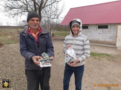 A donation of seeds
Keywords: Apr21;fam-dimacheni;seeds;pub2105m