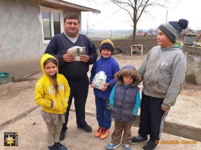 A donation of seeds
Keywords: Apr21;fam-dimacheni;seeds;pub2105m