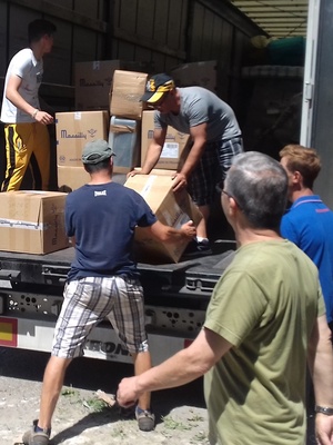 Many Hands
Keywords: jul22;Load22-04
