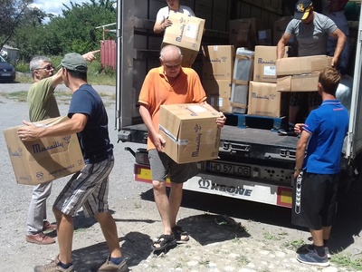 Many Hands
Keywords: jul22;Load22-04