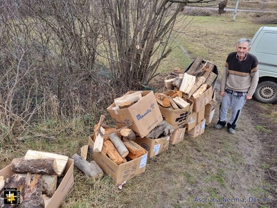A Donation of Warmth
Family at Dorohoi
Keywords: mar23;firewood