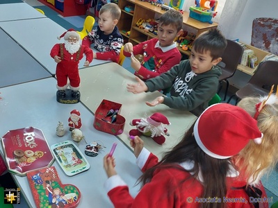 Christmas Crafts
Keywords: dec23;Schools