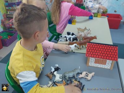 A Scene with a Herd
New materials at a kindergarten
Keywords: apr25;pub2505m