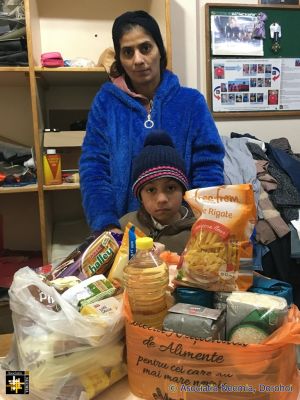 Easter Food Distribution
Keywords: apr25;Food-Donation