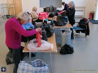 Packing Team at Work
Keywords: nov25;packing