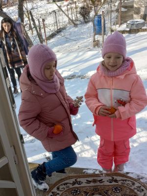Carol singers
Keywords: dec25;pub2601j