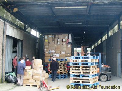 Almost Finished
Left to right > Alan L,Gloria, Graham J, Richard, Graham T, Ron, Eddie, Ken (on the forklift)
Keywords: Sep11;TGreen;Transport;Warehouses